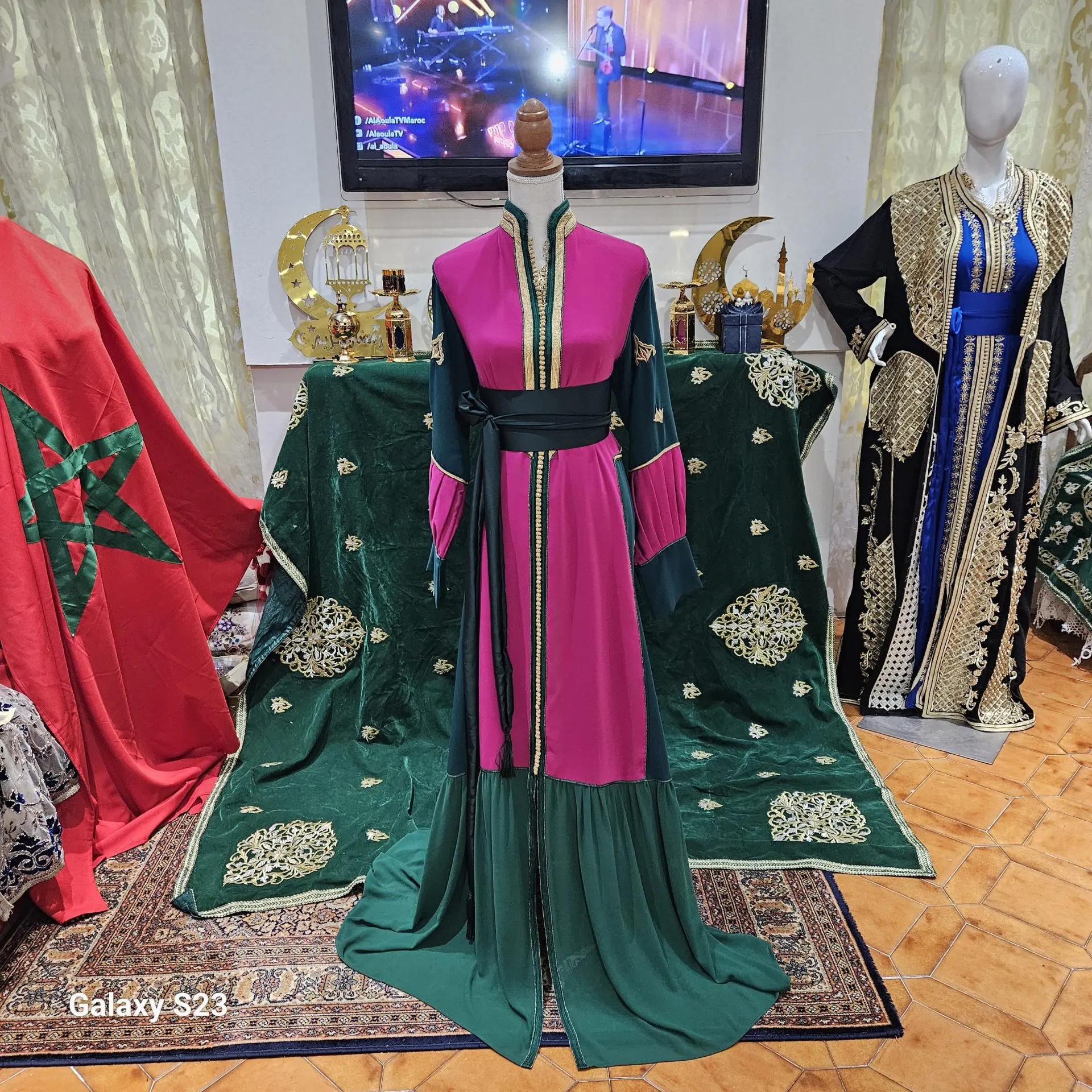 lot un caftan et une takchita marocaine d occasion plus ceinture