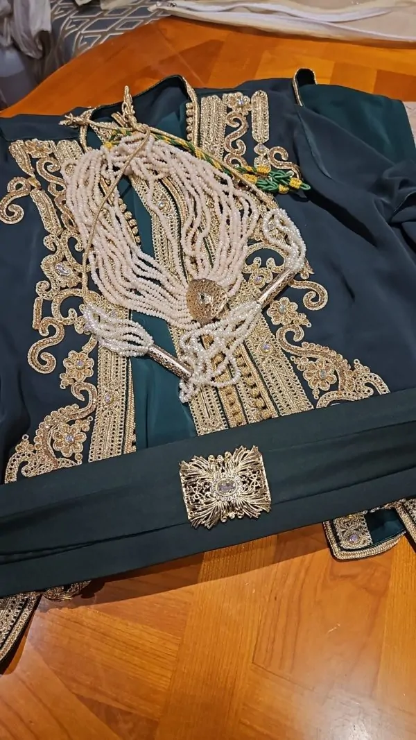 caftan marocain neuf avec ceinture et accessoires offert