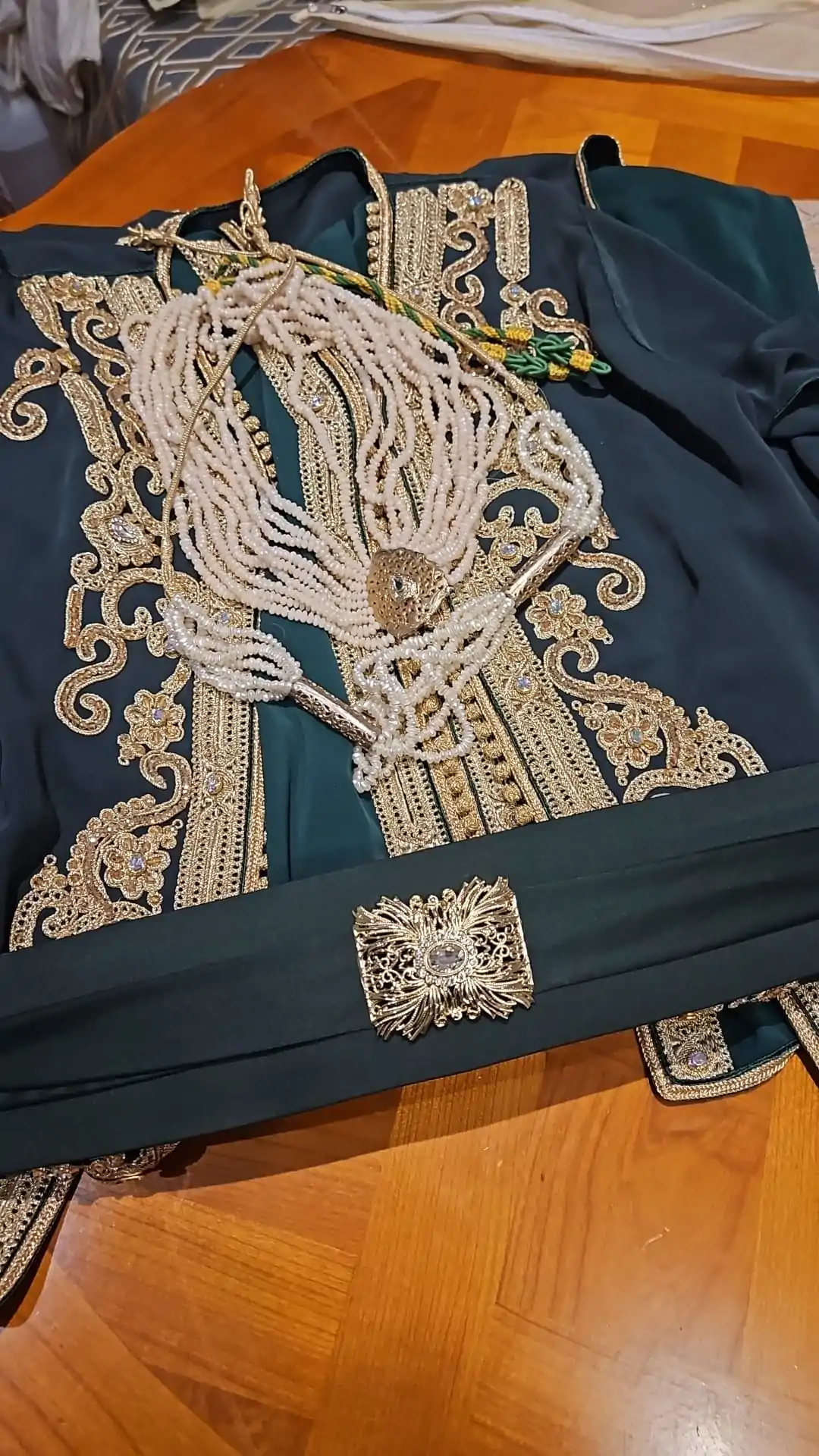 caftan marocain neuf avec ceinture et accessoires offert