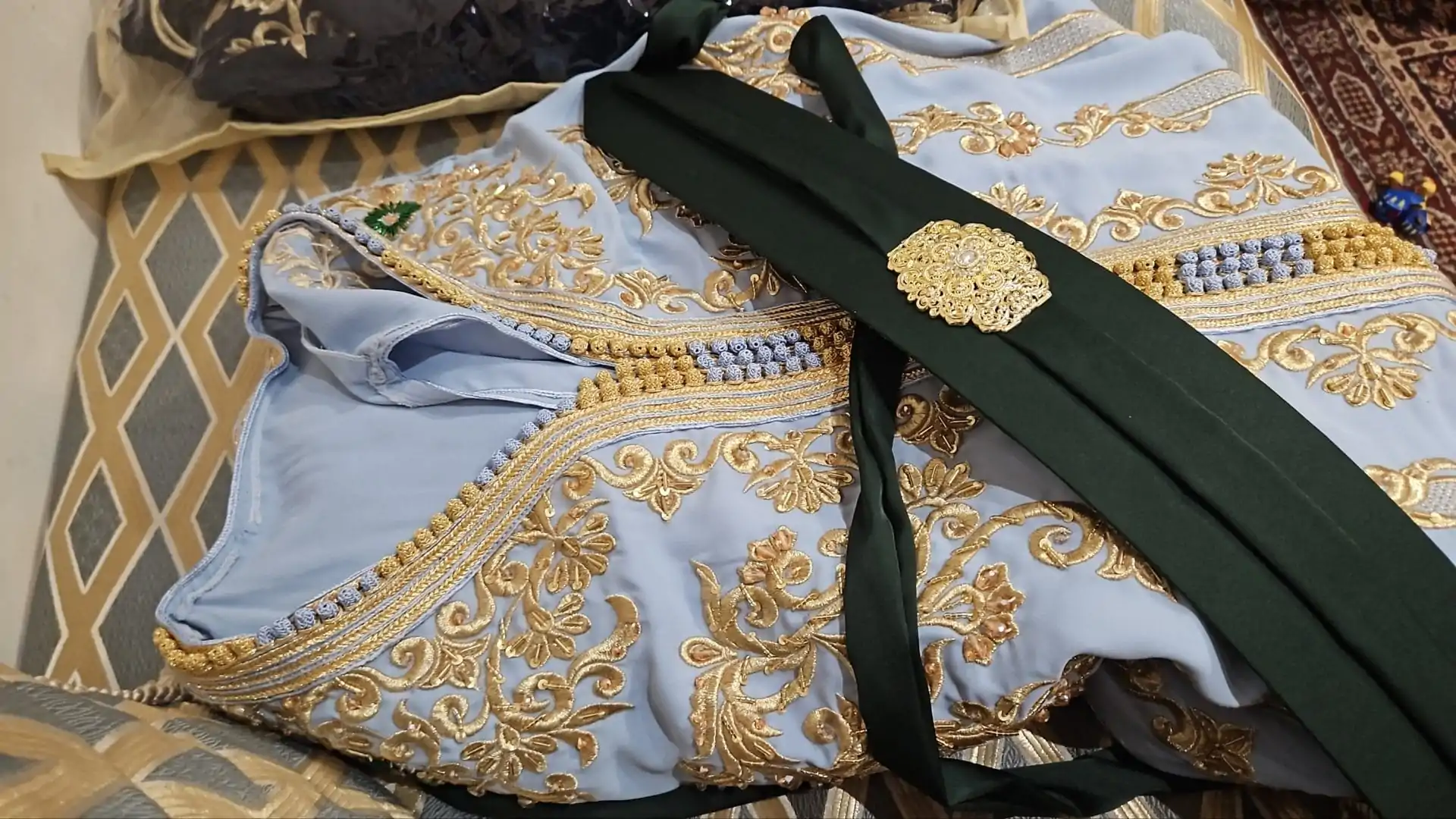 caftan marocain neuf avec ceinture neuve