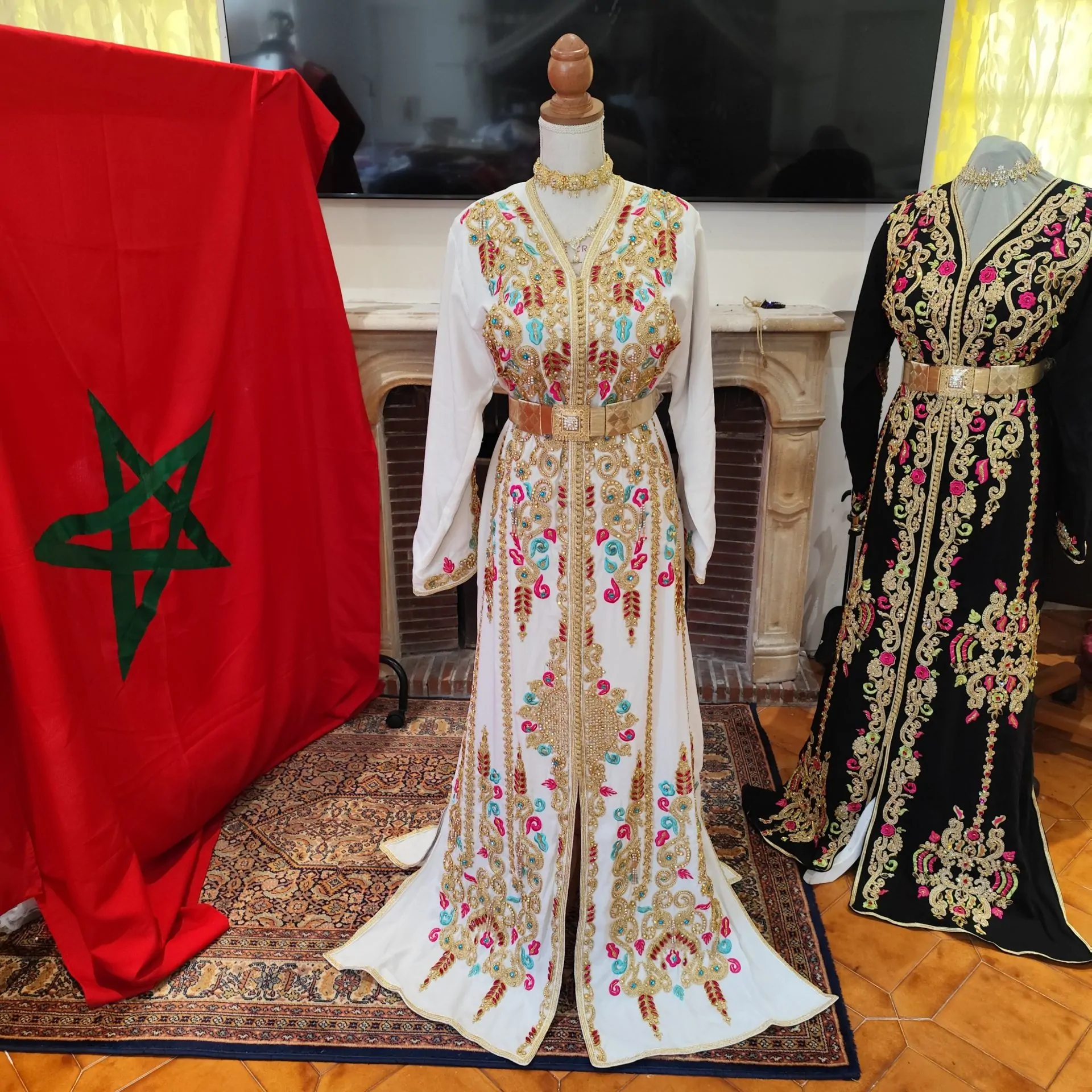 caftan marocain neuf doublé avec la ceinture