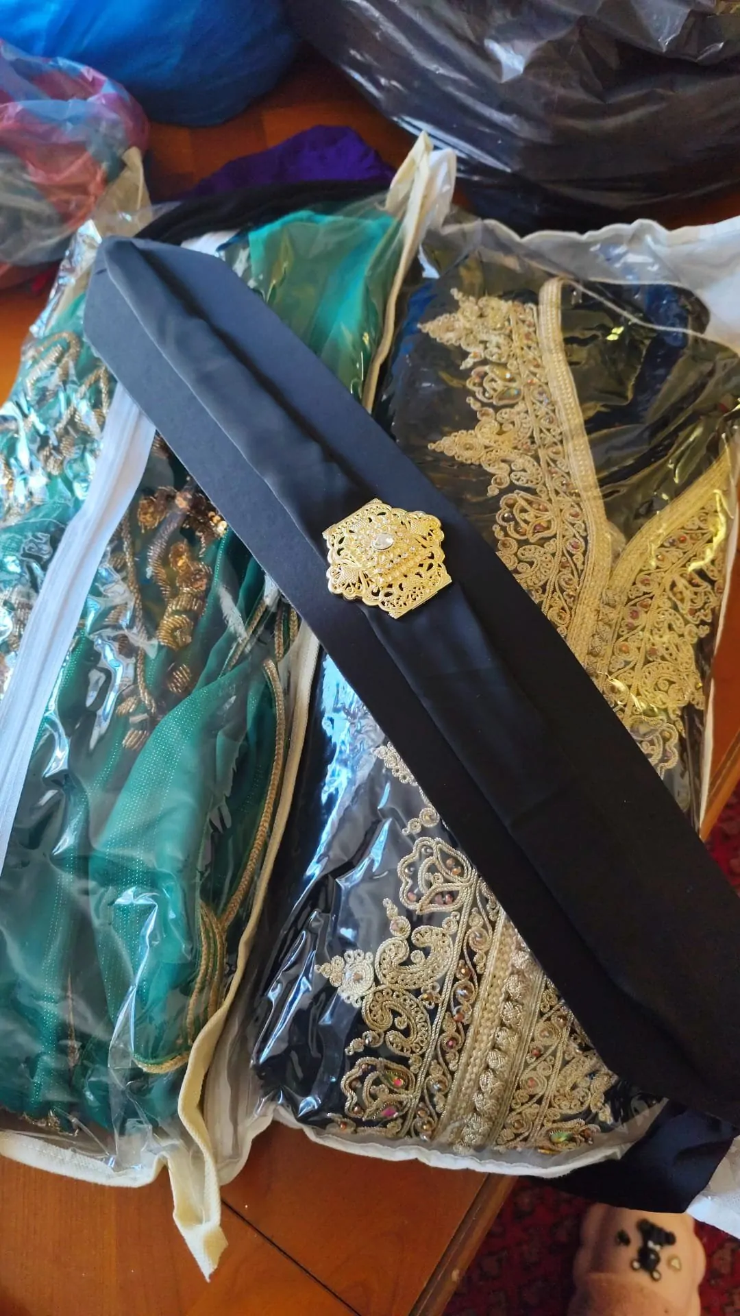 lot deux takchita neuf et une ceinture