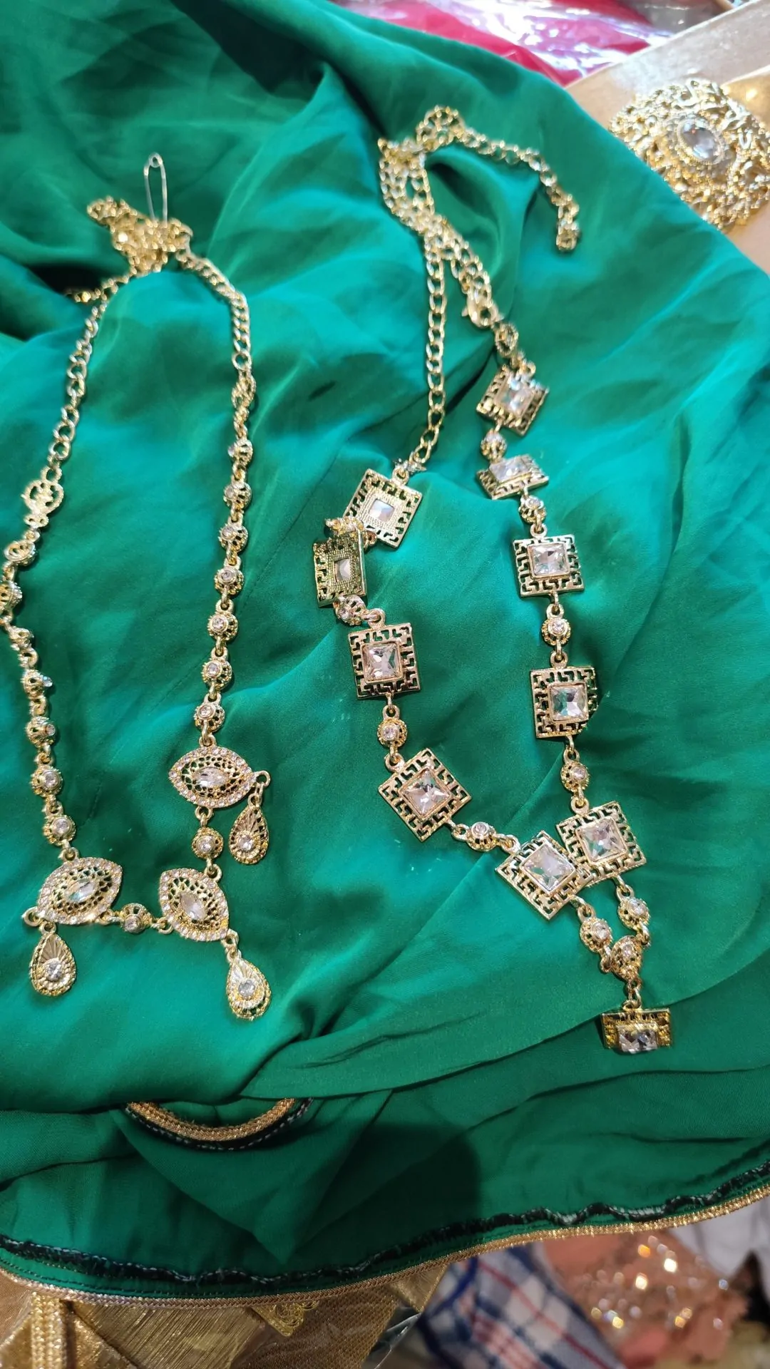 deux collier neuf