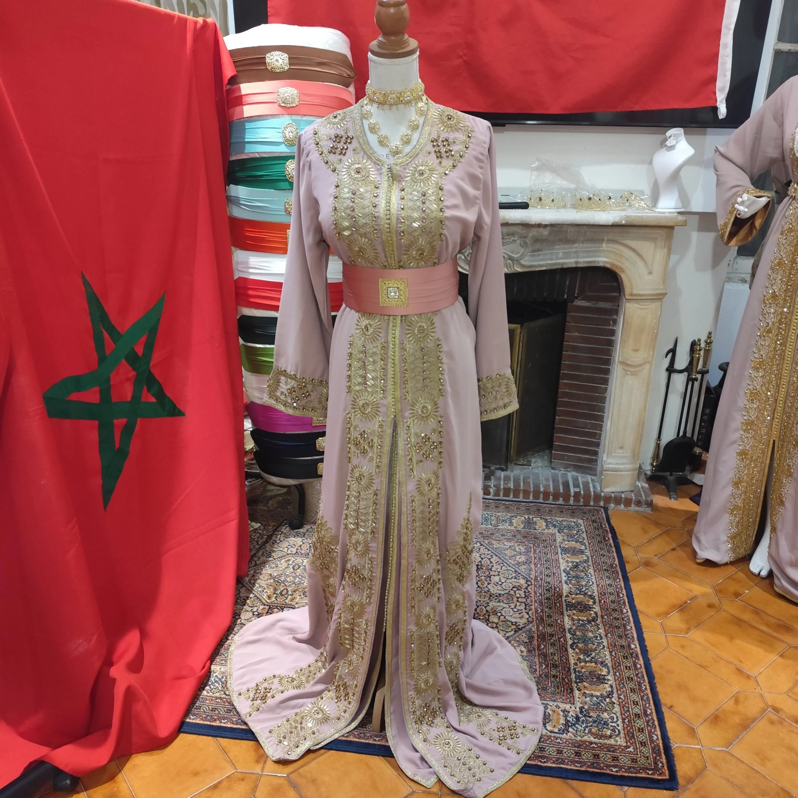 caftan marocain quasi neuf