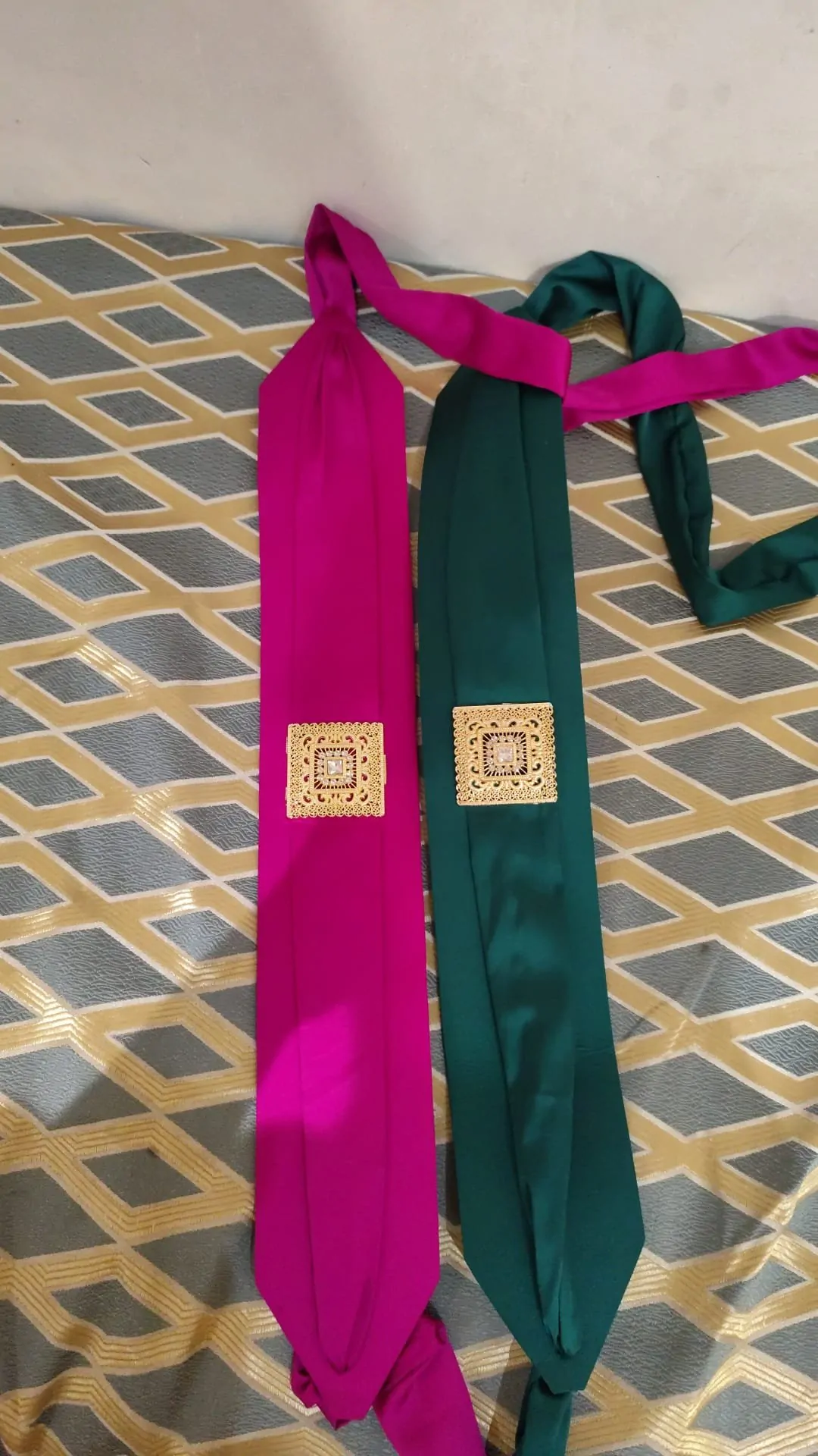 deux ceintures neuve