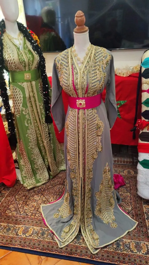 caftan marocain neuf doublé avec ceinture plus accessoir