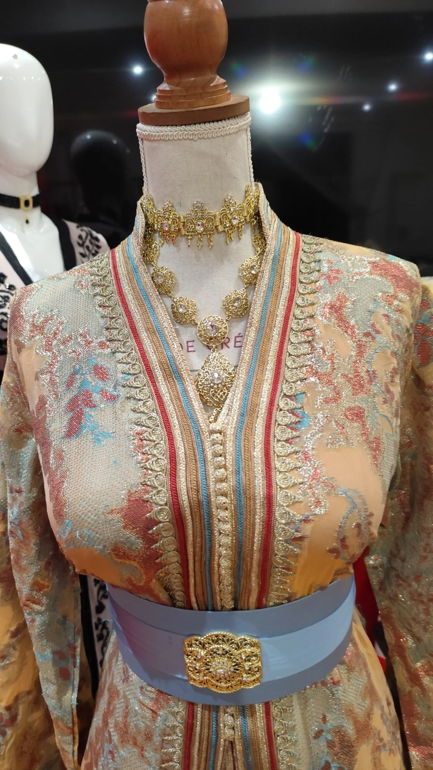 caftan marocain d occasion – Image 8
