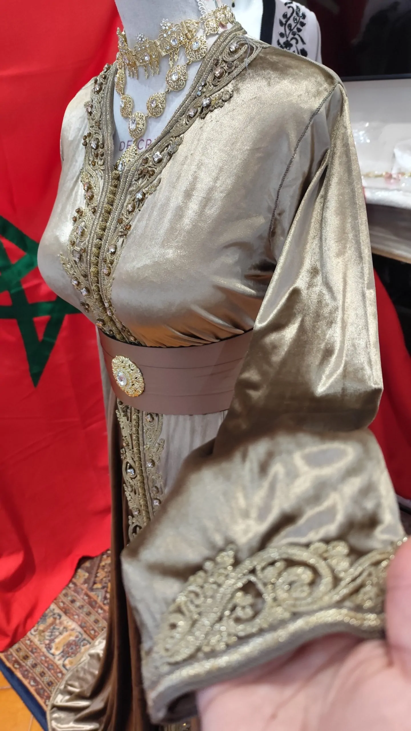caftan marocain porté une fois – Image 11
