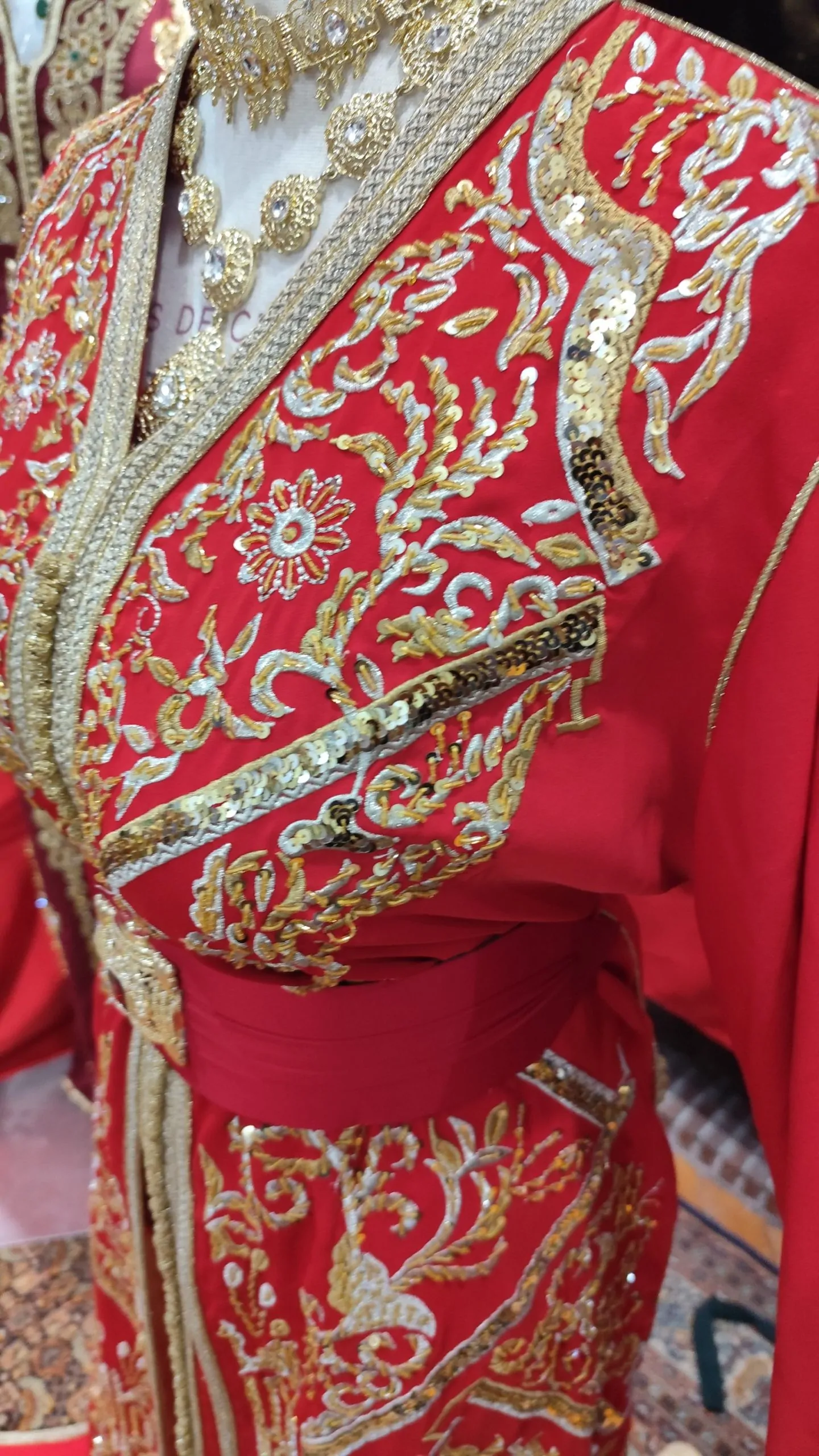 caftan marocain d occasion doublé – Image 9