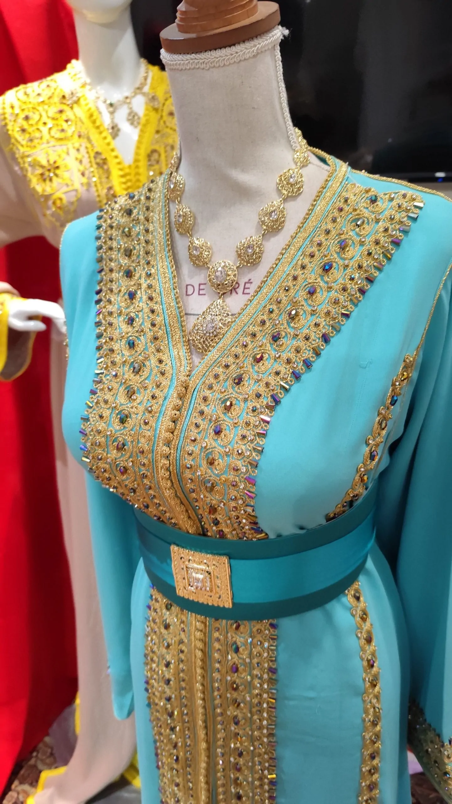 caftan marocain modèle d exposition – Image 4
