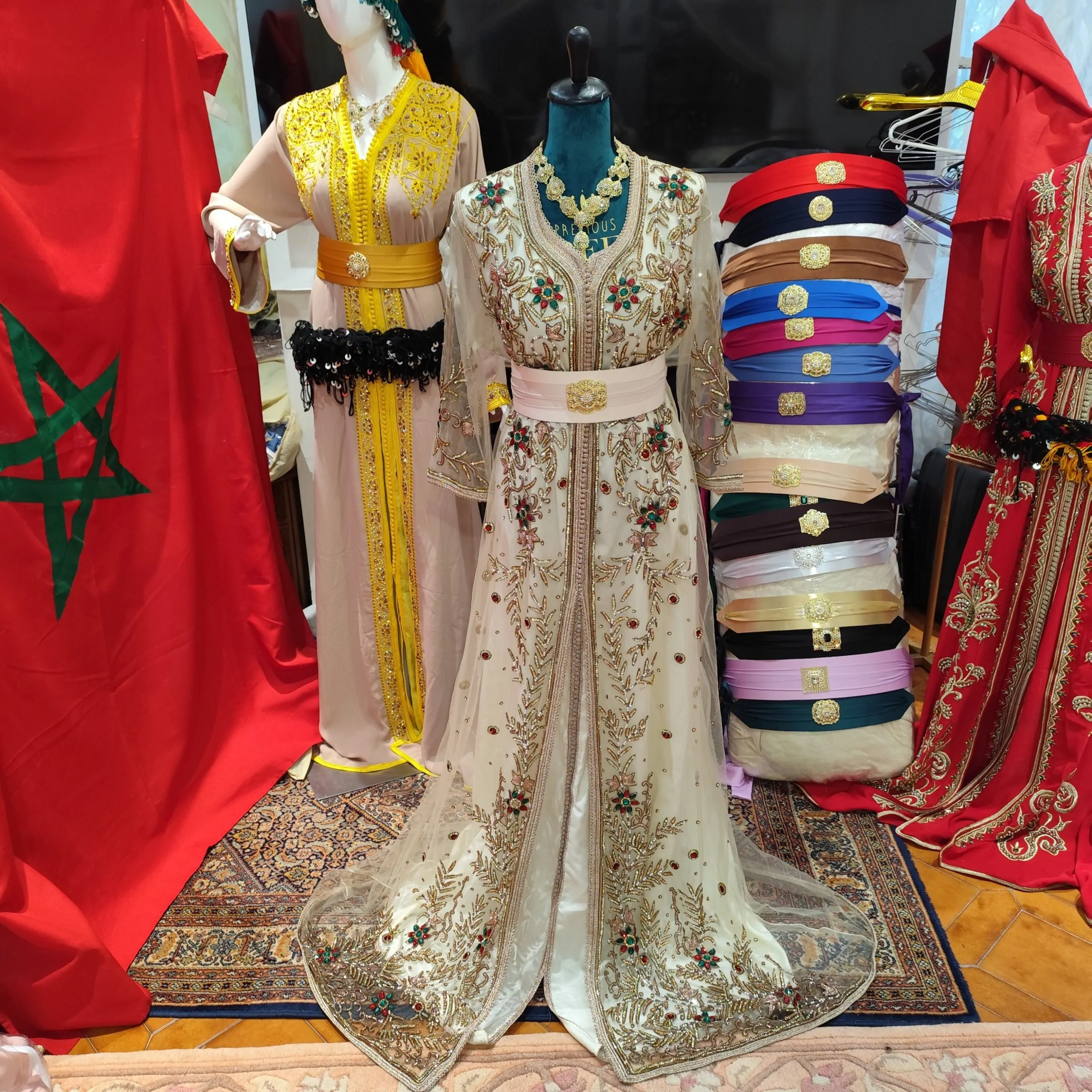 deux caftan marocain d occasion plus ceinture – Image 2