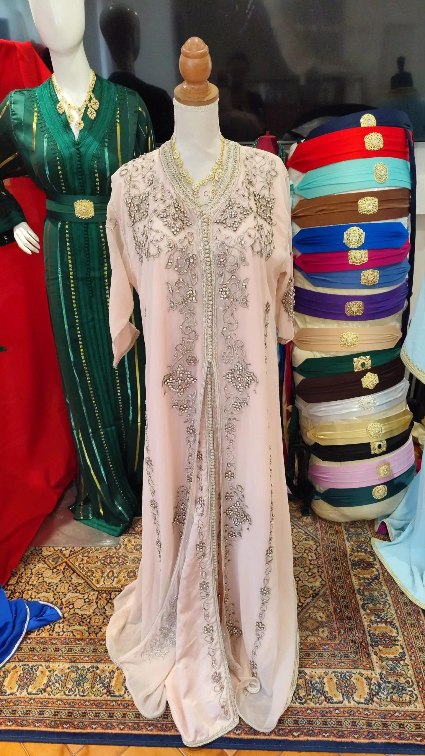 deux caftan marocain d occasion plus 6 ceinture neuves – Image 2