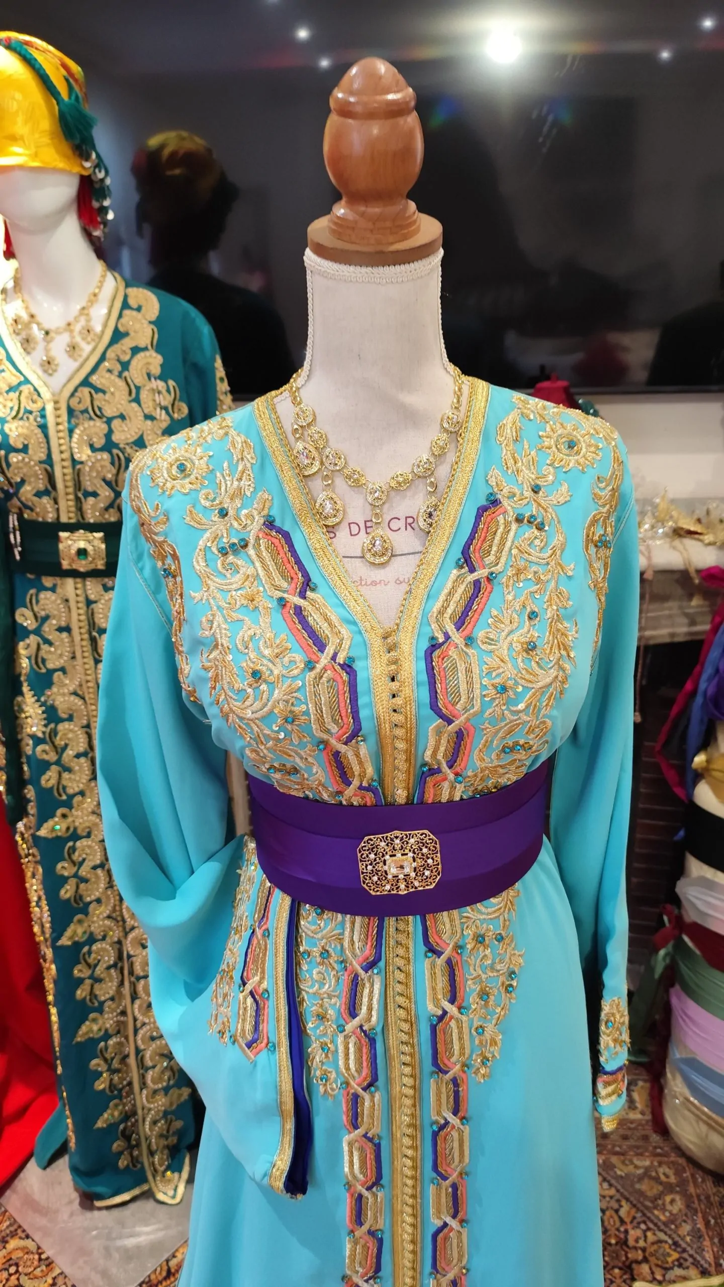 caftan marocain modèle d'exposition – Image 9