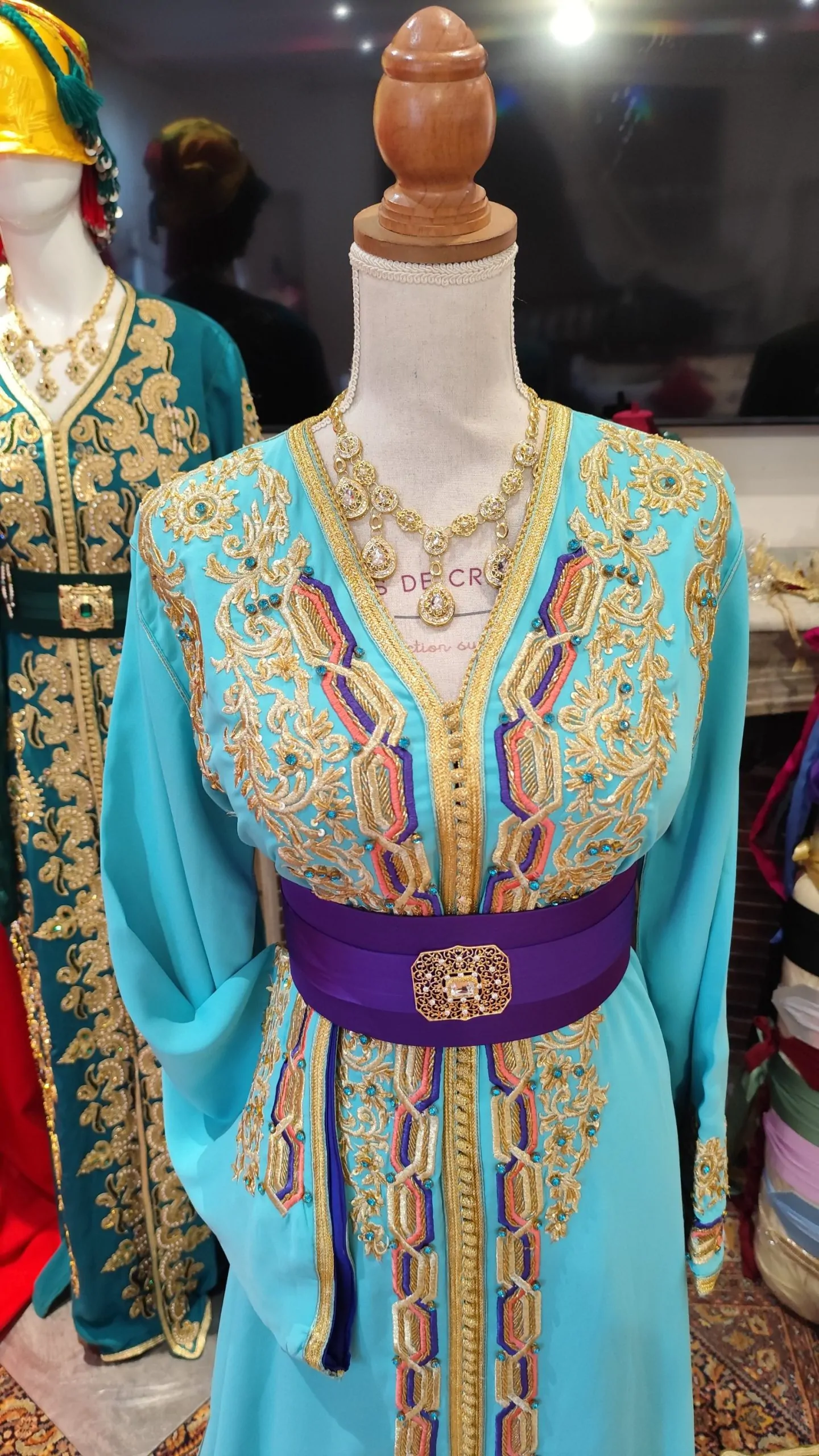 caftan marocain modèle d'exposition – Image 10