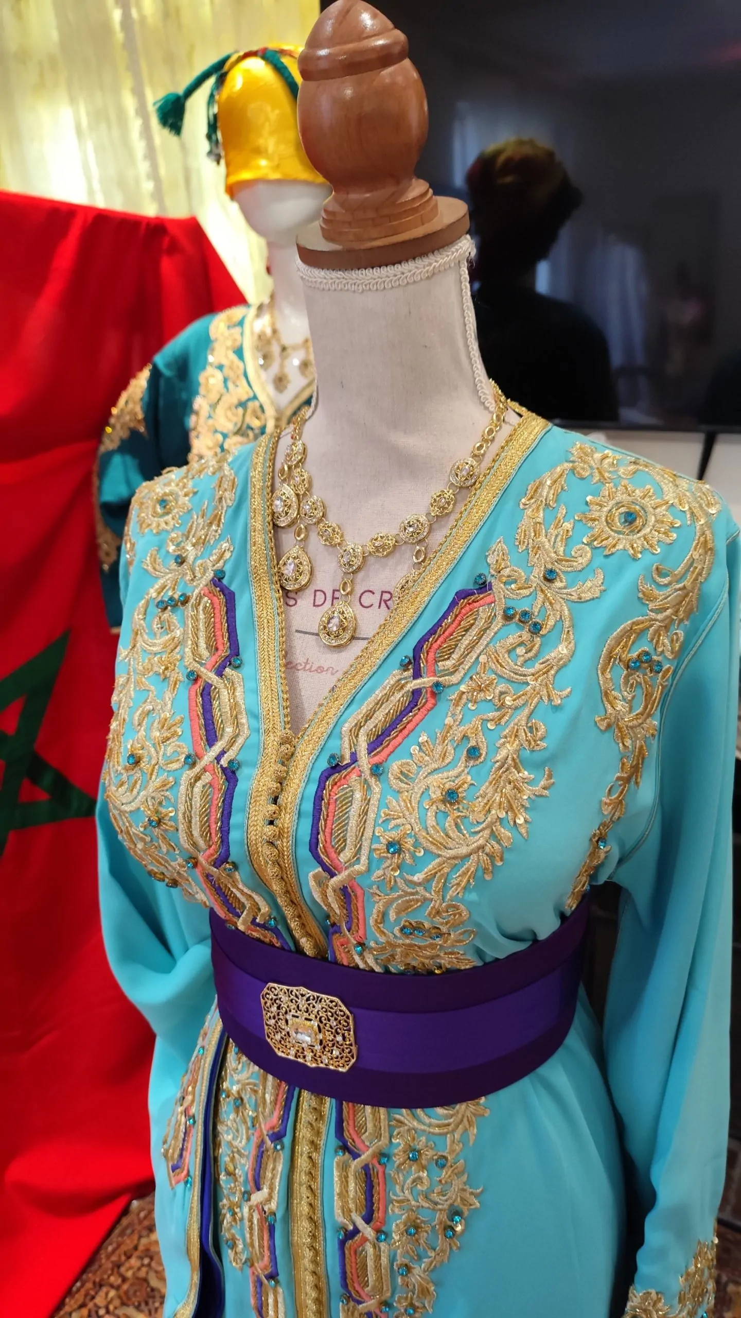 caftan marocain modèle d'exposition – Image 14