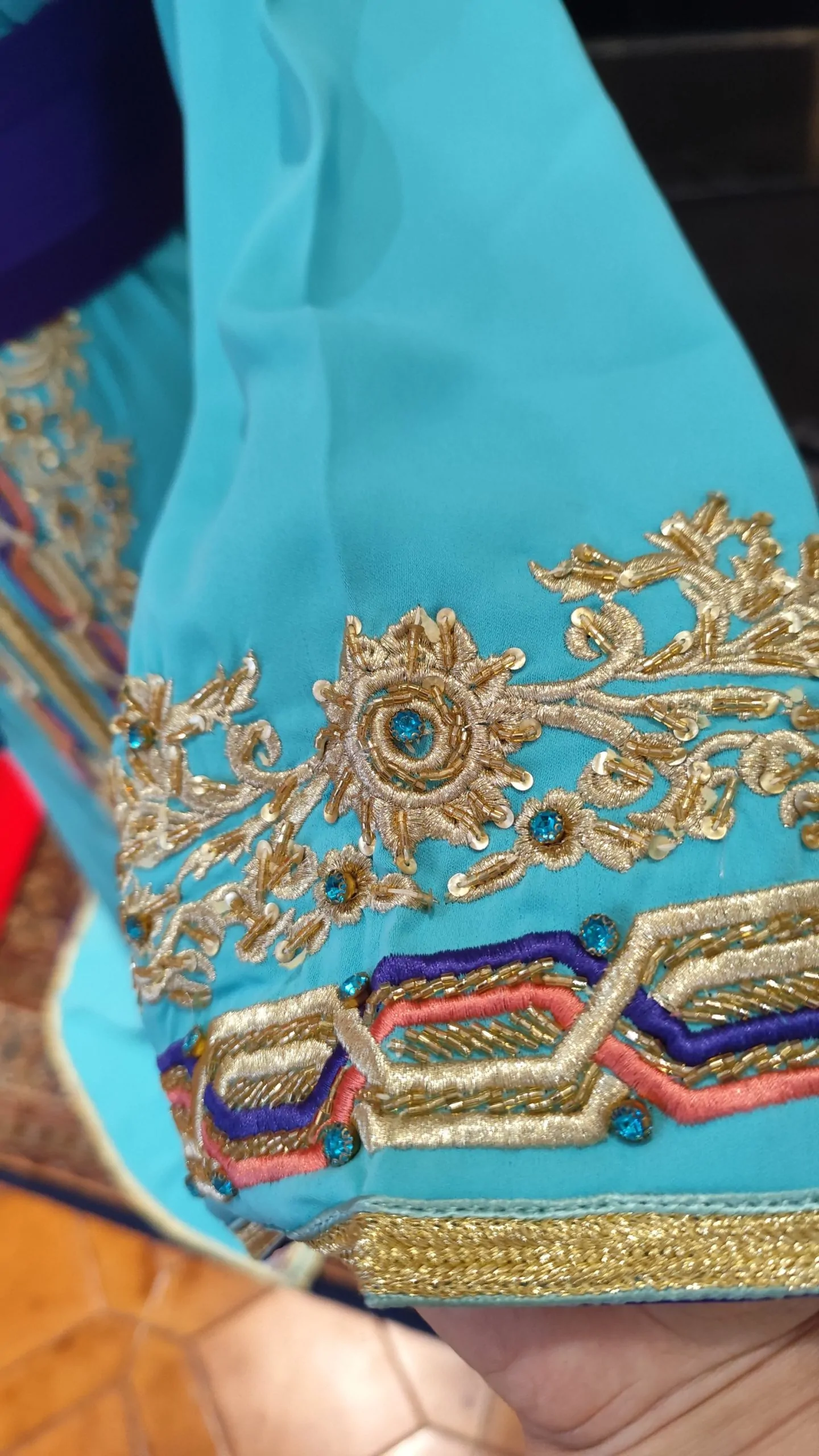 caftan marocain modèle d'exposition – Image 7