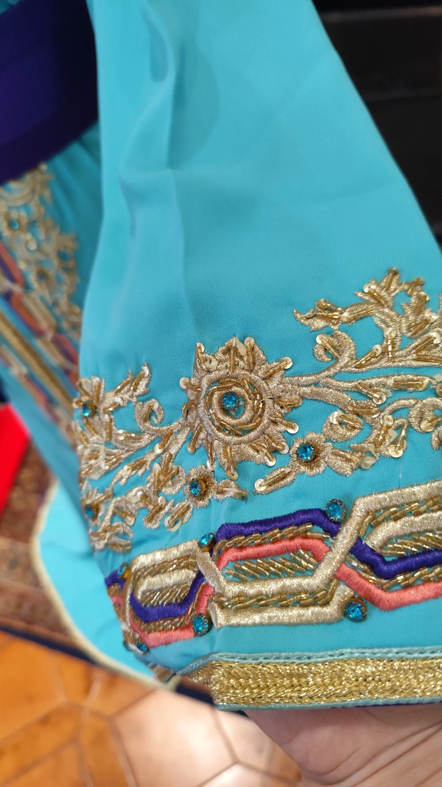 caftan marocain modèle d'exposition – Image 6