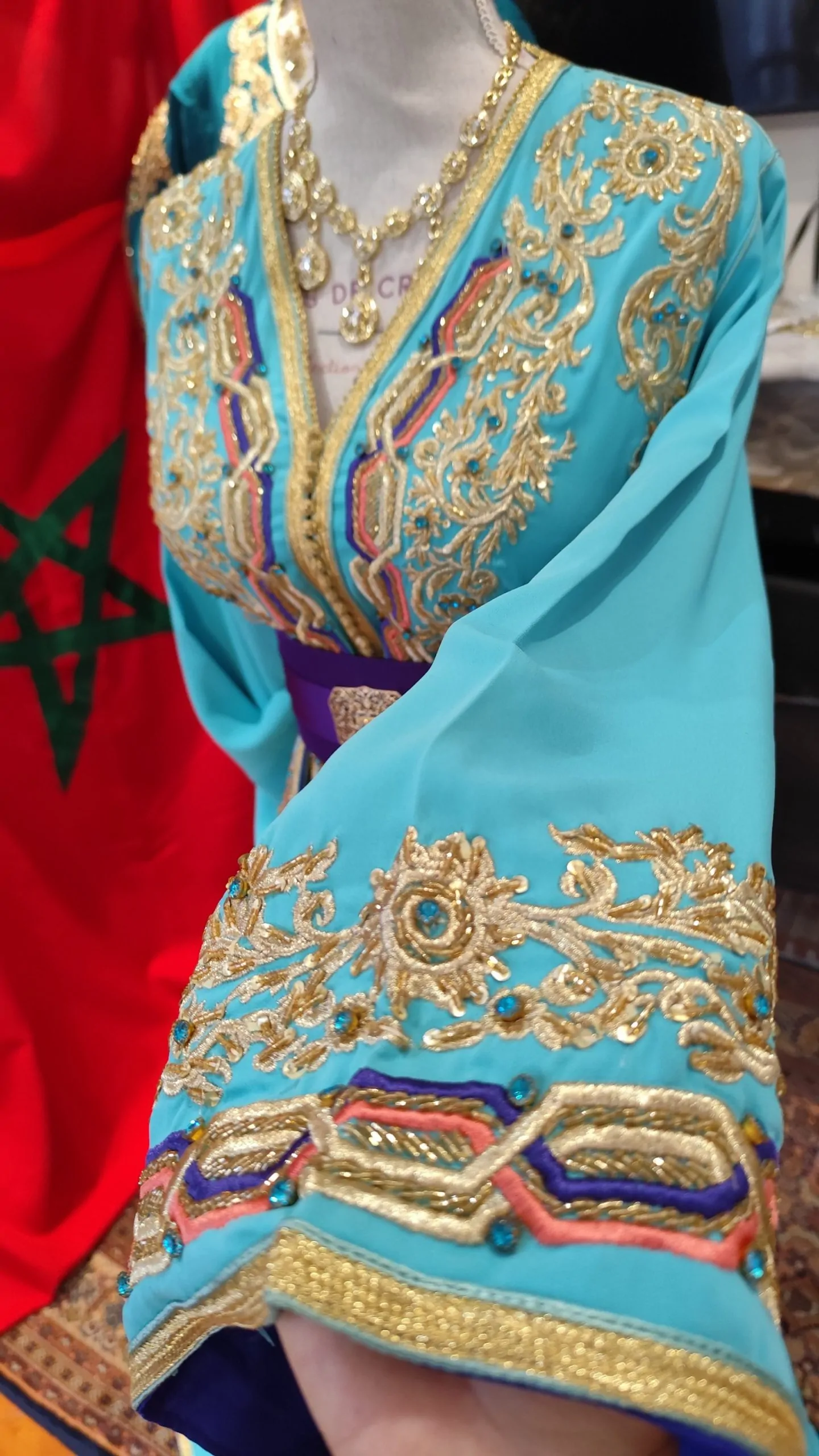 caftan marocain modèle d'exposition – Image 5