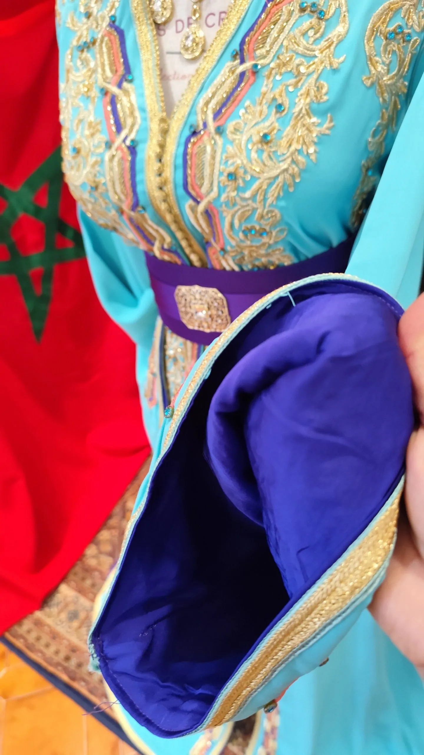 caftan marocain modèle d'exposition – Image 2