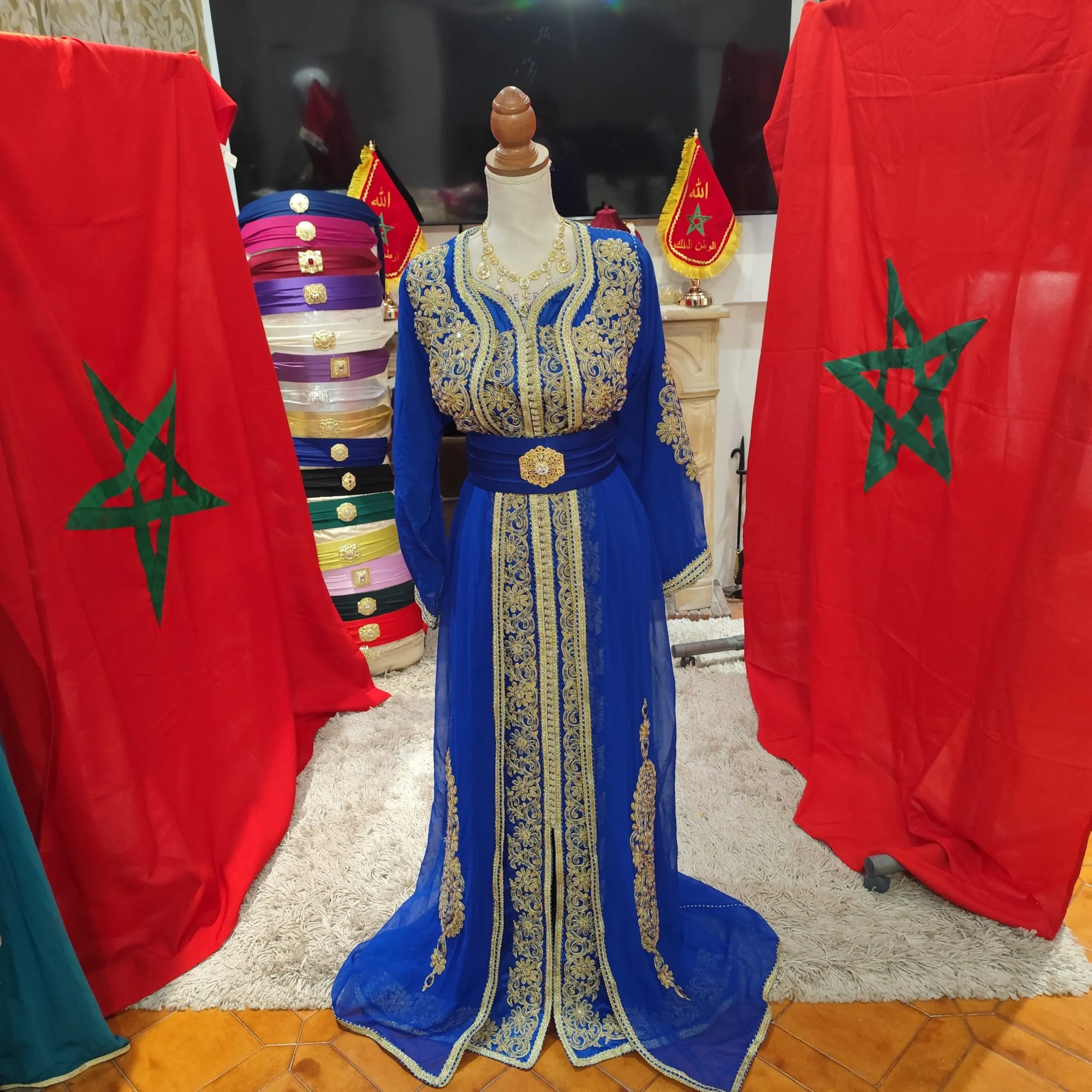 caftan marocain deux pièces avec ceinture