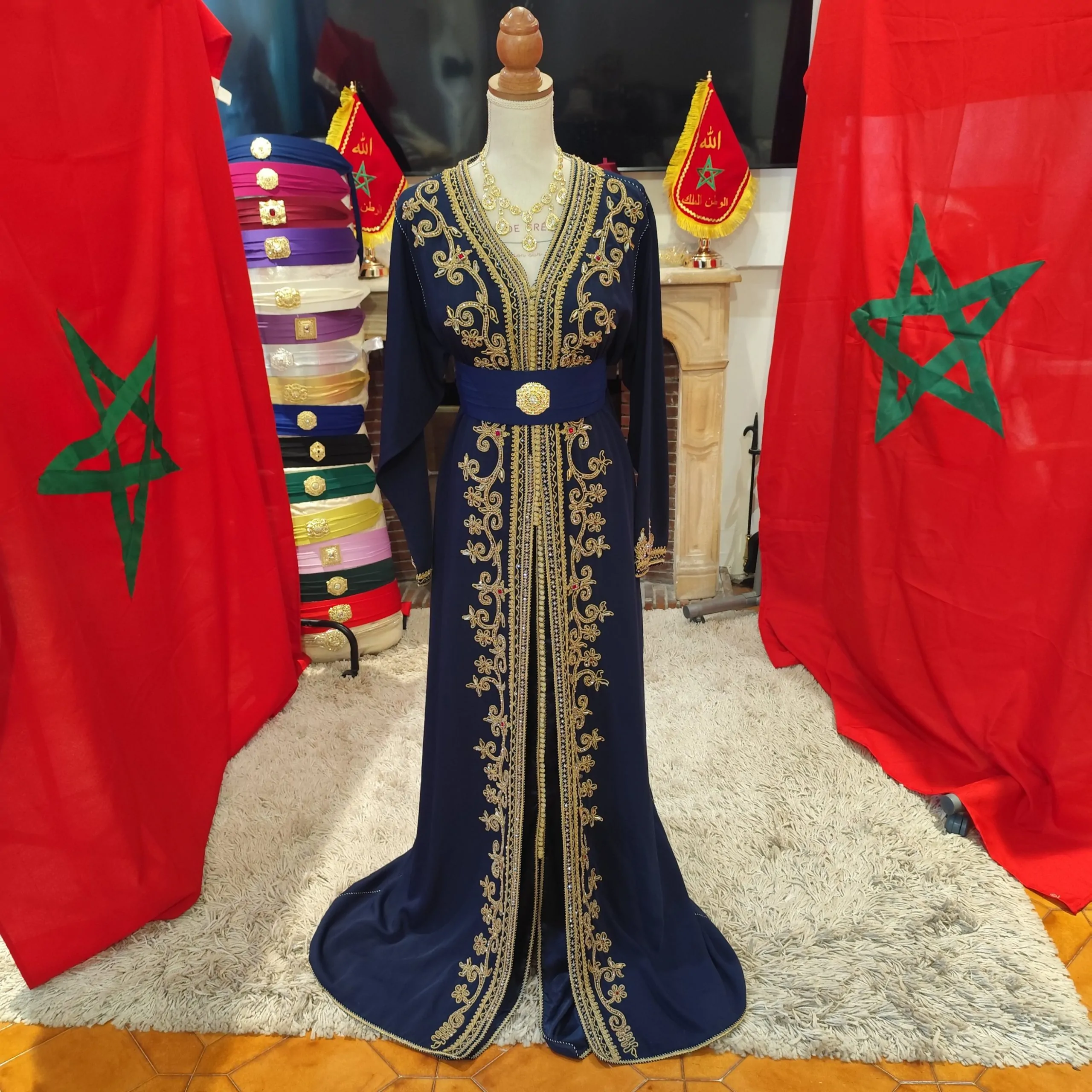 2 caftan marocain un neuf et un d occasion
