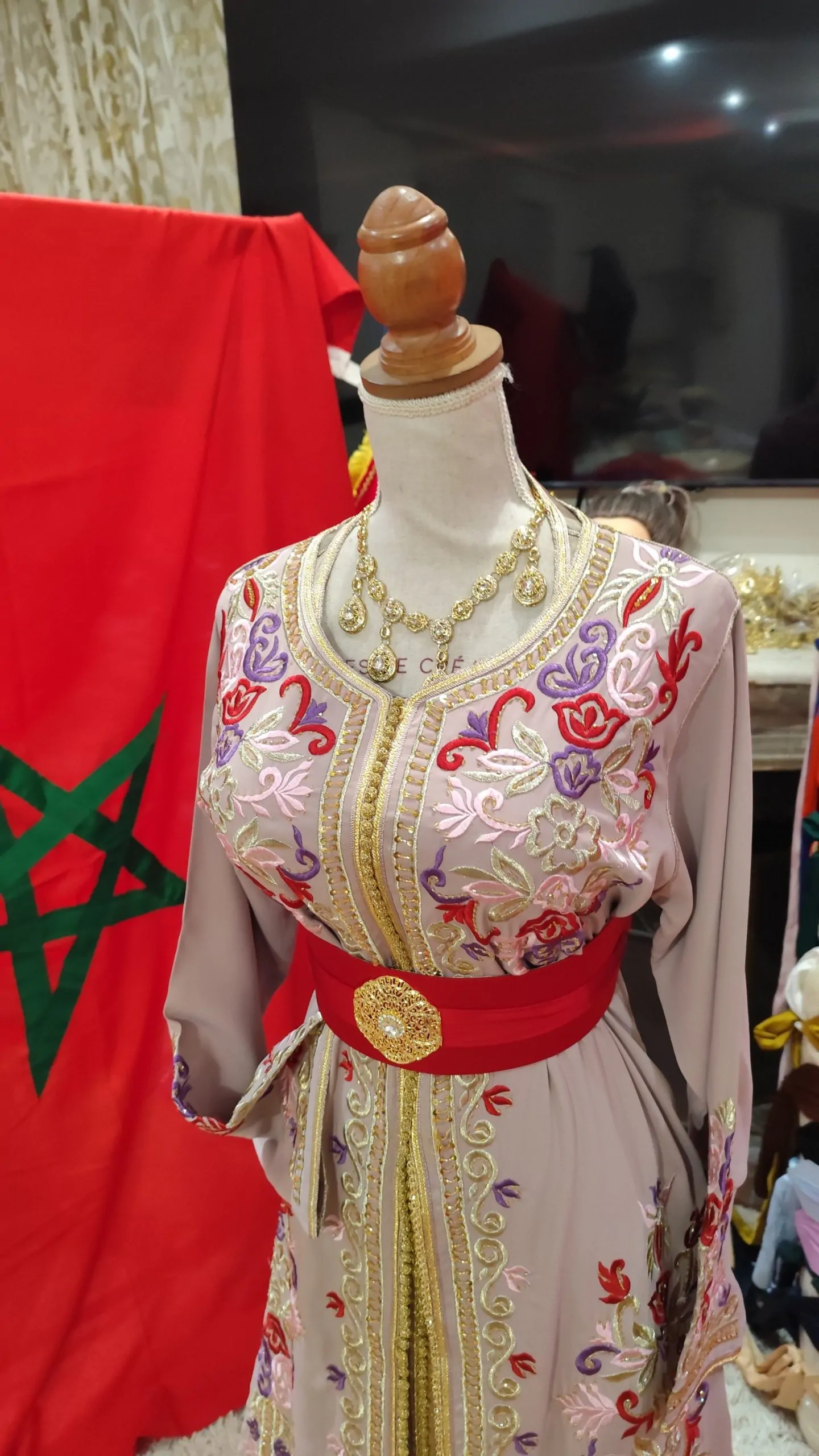 caftan marocain porté une fois – Image 3