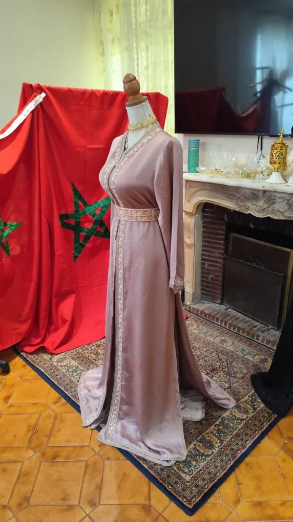 Caftano marocchino usato, come nuovo, con cintura – takchita in due pezzi — photo 5
