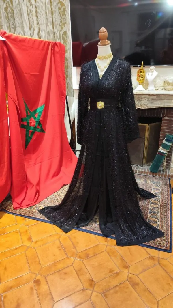 Neuer marokkanischer Kaftan mit Gürtel – zweiteilige Takchita — photo 3