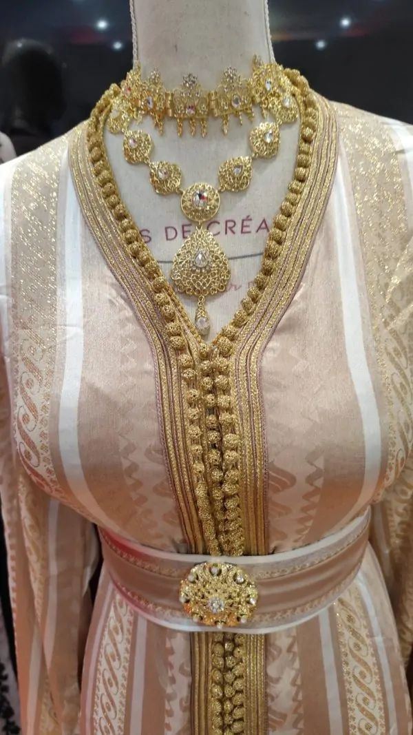 Neuer marokkanischer Kaftan mit Gürtel — photo 8