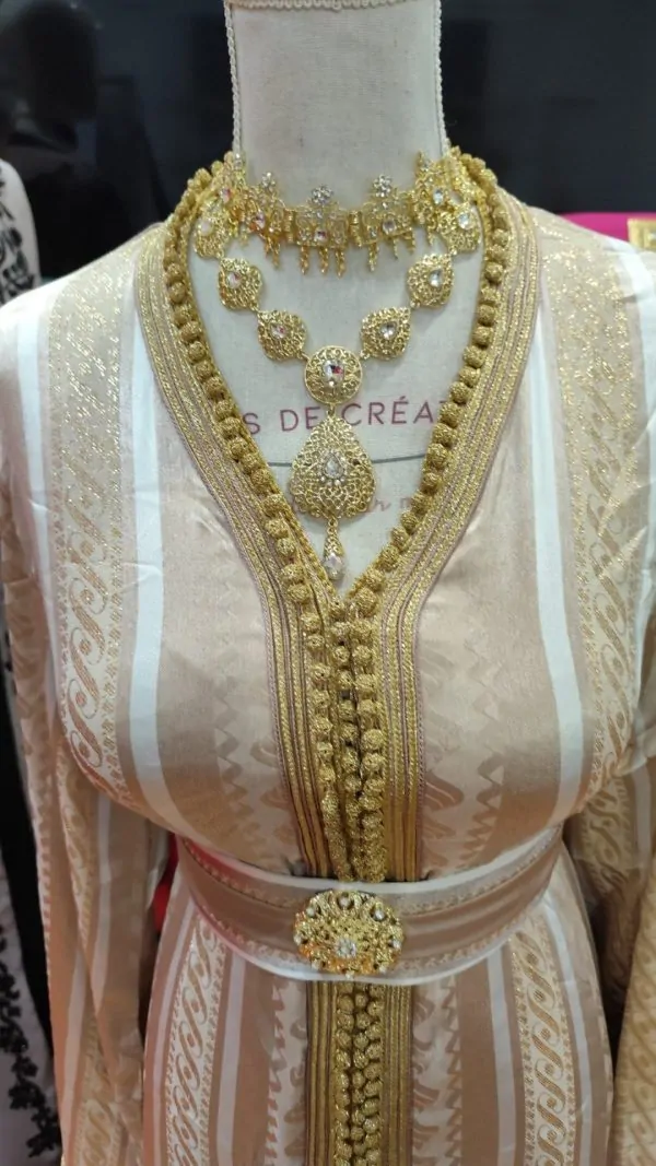 Neuer marokkanischer Kaftan mit Gürtel — photo 12