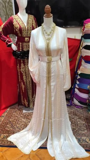 Neuer marokkanischer Kaftan, mit Lieferung