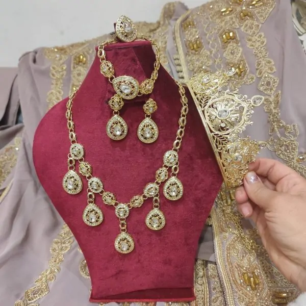 طقم مجوهرات جديد