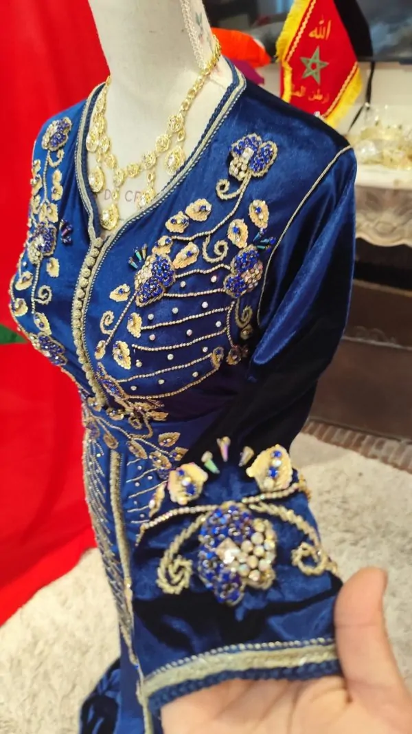 Second-hand Moroccan caftan with belt — photo 12