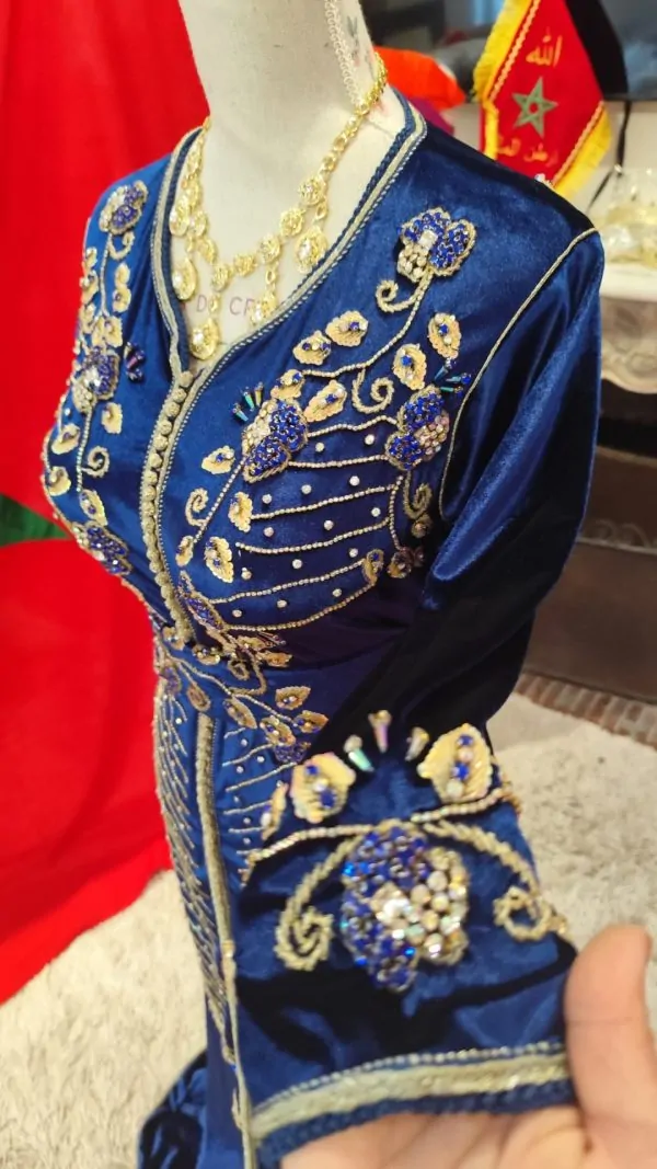 Second-hand Moroccan caftan with belt — photo 4