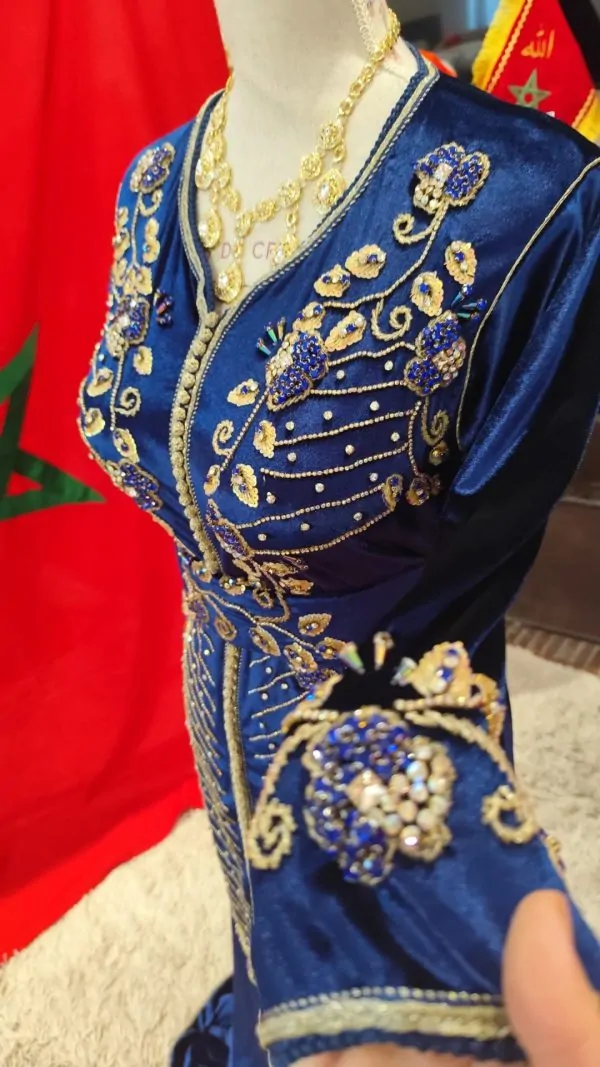 Second-hand Moroccan caftan with belt — photo 5