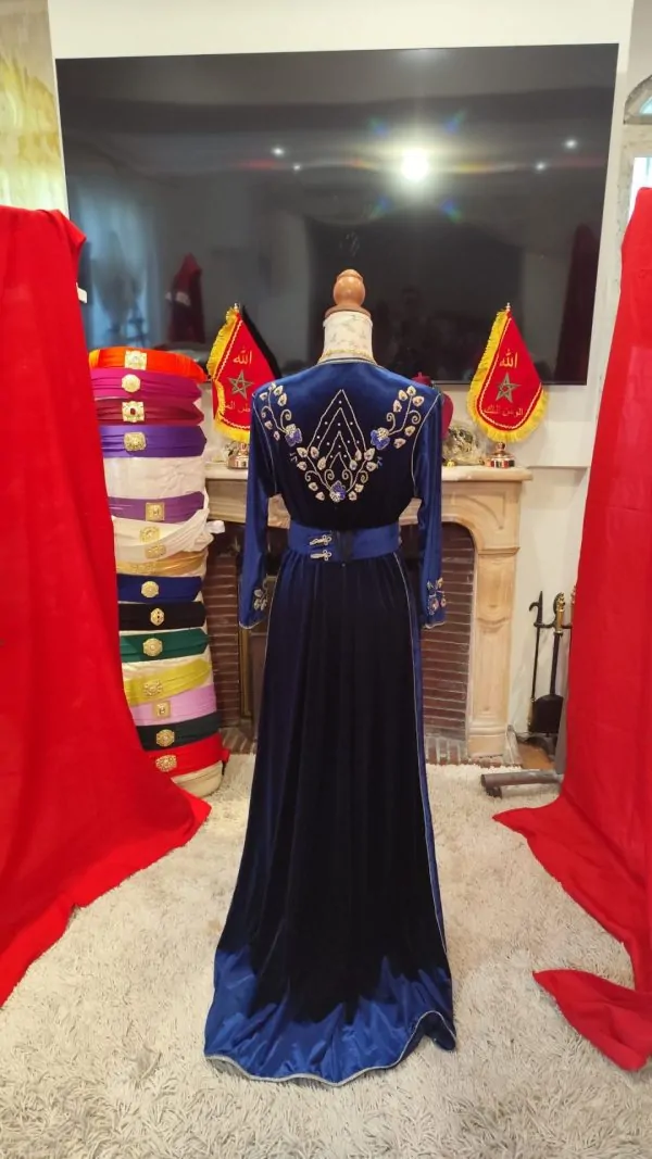 Second-hand Moroccan caftan with belt — photo 3