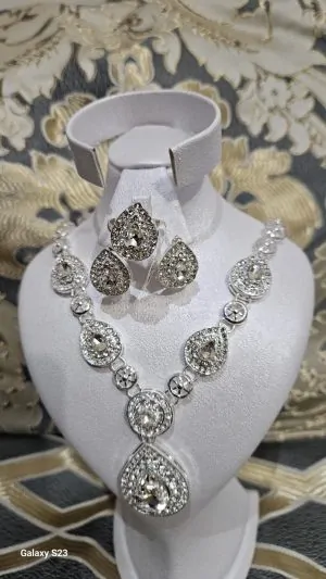 parure de bijoux neuve