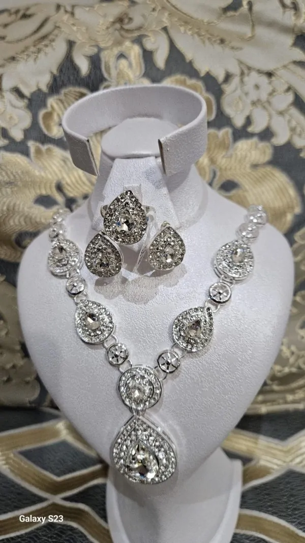 Conjunto de joyas nuevo