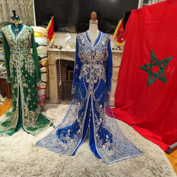 Neuer marokkanischer Kaftan mit Gürtel