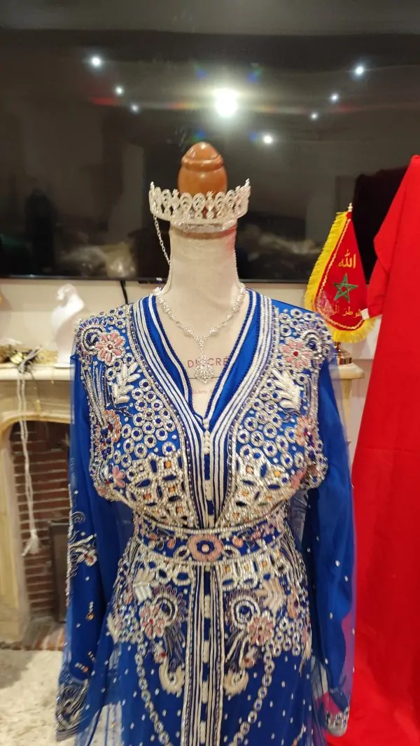 Neuer marokkanischer Kaftan mit Gürtel — photo 5