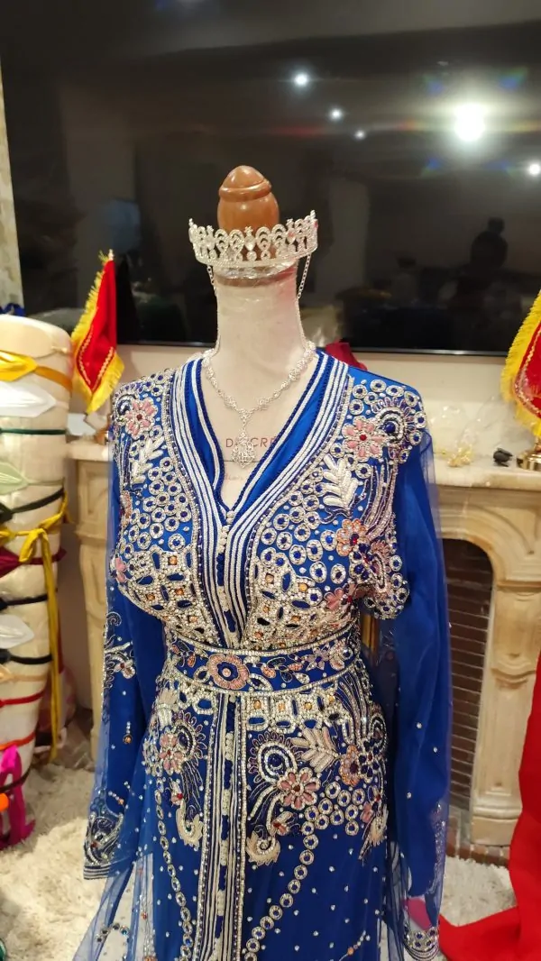 Neuer marokkanischer Kaftan mit Gürtel — photo 8
