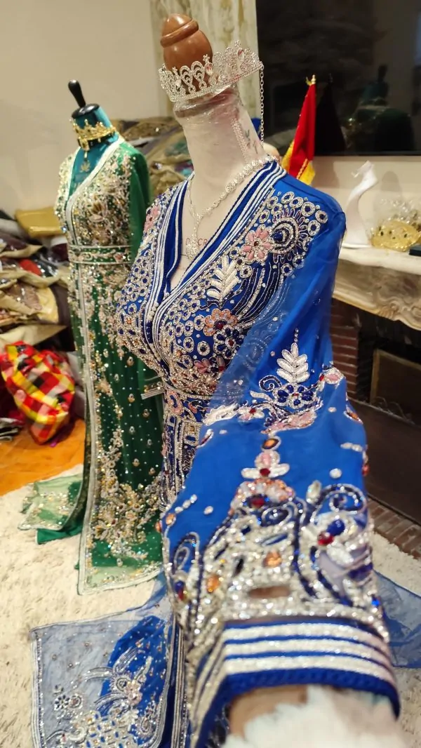 Neuer marokkanischer Kaftan mit Gürtel — photo 10