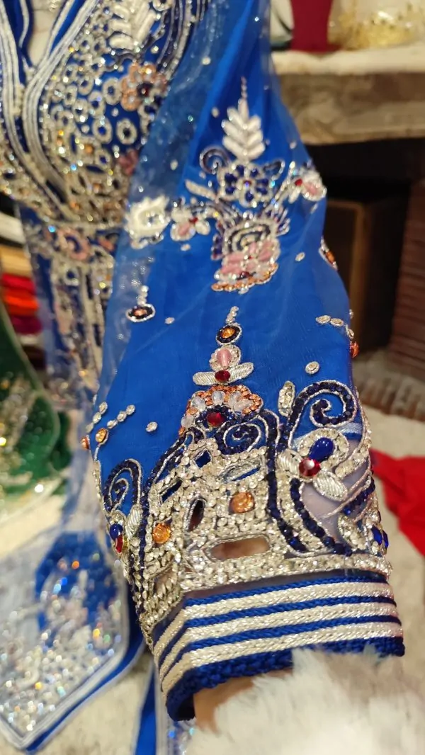 Neuer marokkanischer Kaftan mit Gürtel — photo 9