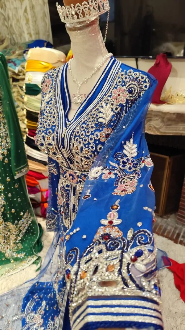 Neuer marokkanischer Kaftan mit Gürtel — photo 6
