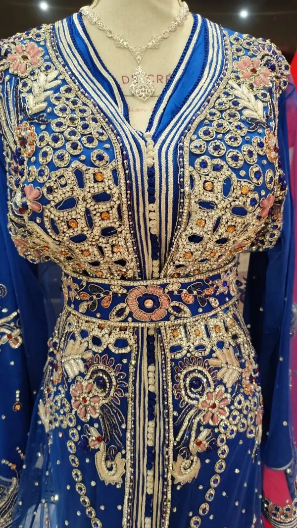 Neuer marokkanischer Kaftan mit Gürtel — photo 3