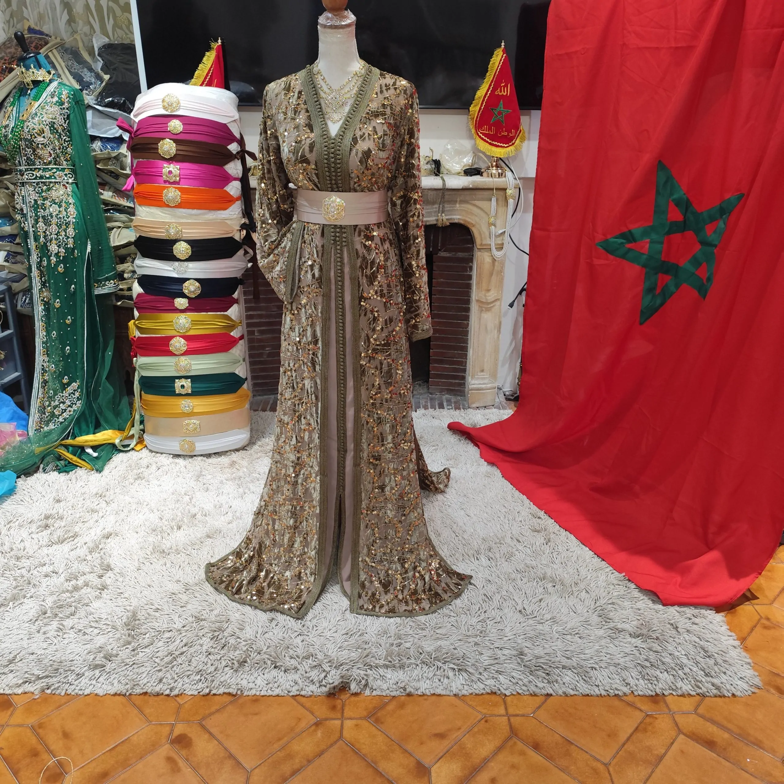 caftan marocain neuf avec la ceinture