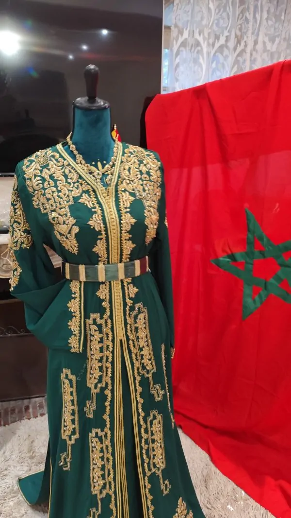 caftan marocain porté une fois avec ceinture — photo 3