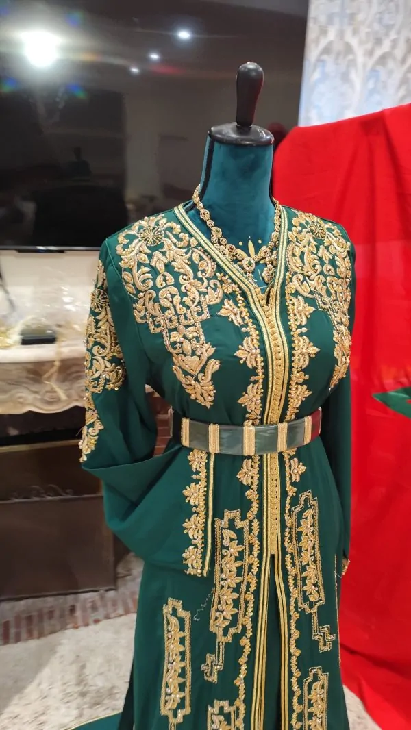 caftan marocain porté une fois avec ceinture — photo 7