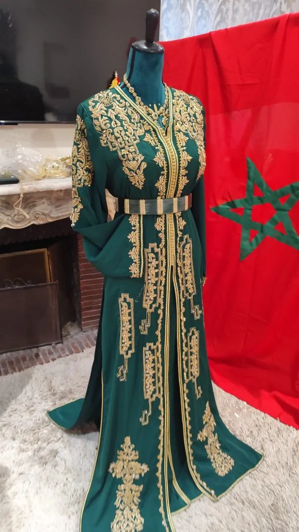 caftan marocain porté une fois avec ceinture — photo 9