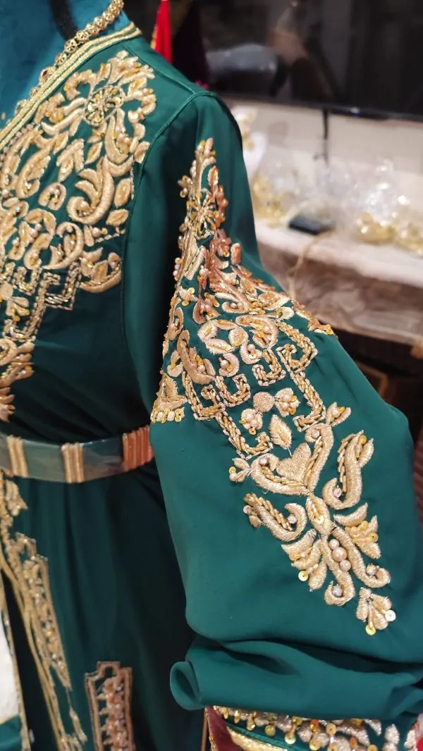 caftan marocain porté une fois avec ceinture — photo 14